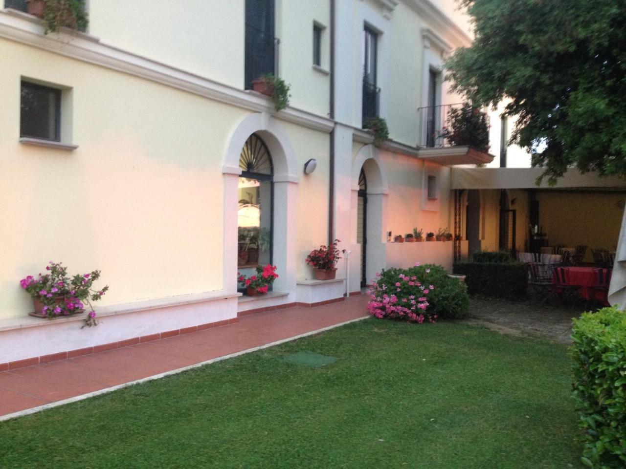 Hotel Casale Delle Arti Mosciano SantʼAngelo Exterior foto